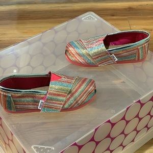 NWOT Toms multicolored girls size 10 toddler